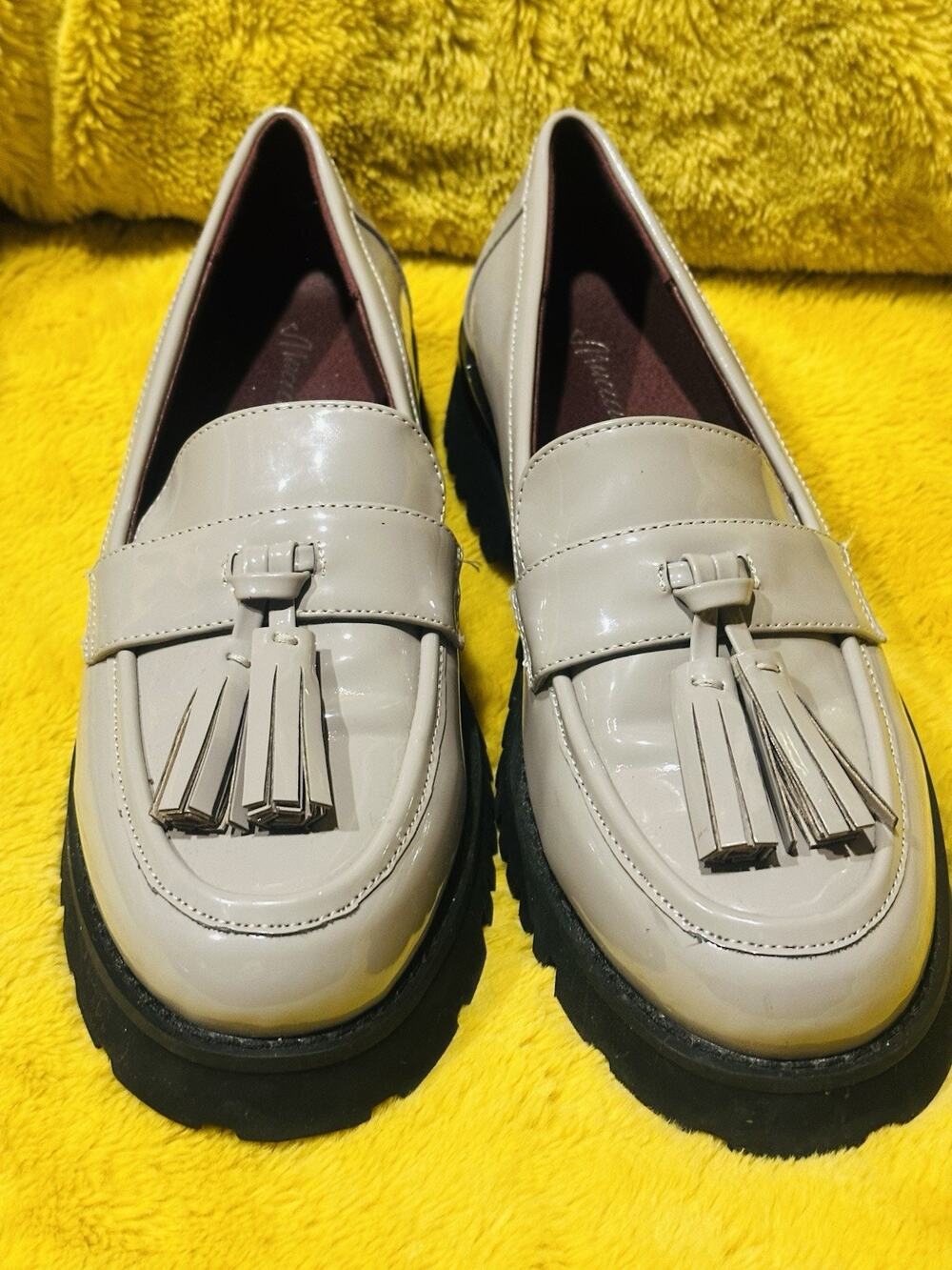 Mucccute loafers Womens Sz 7.5 Lug Black Sole with Tassel Pewter City Street
